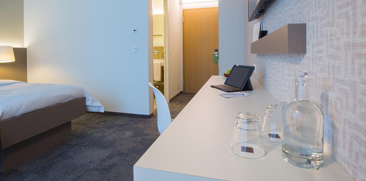 B_Smart Motel Landquart ภายนอก รูปภาพ